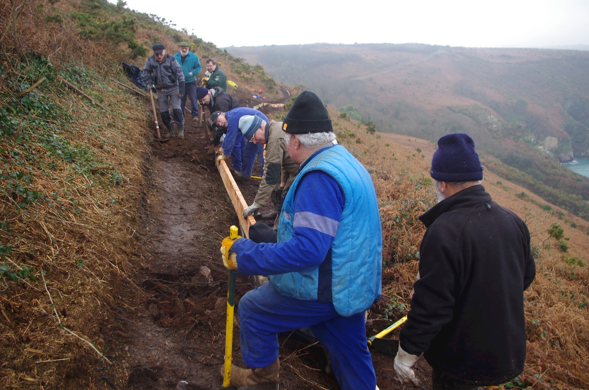 travaux sur le GR34 credit FFrandonnée Finistère